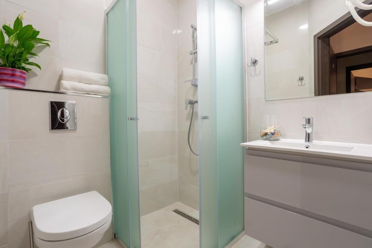 Apartment Extra And New
